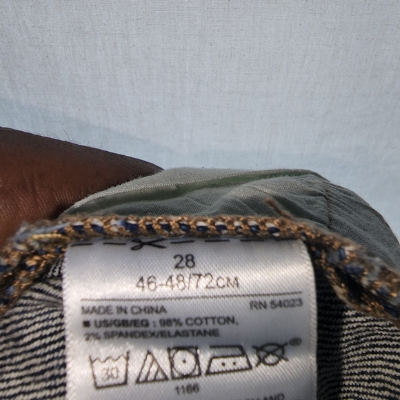 Gap Short Shorts - Picture 5 of 6